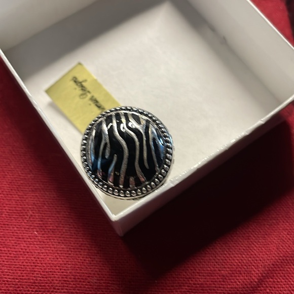 Premier Designs Jewelry - Never worn retired Premier Designs zebra ring size 9.